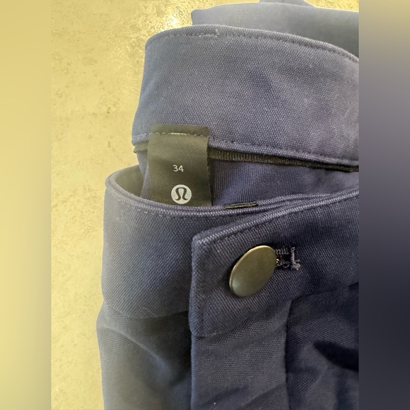 *LIKE NEW* Men’s lululemon work pants - Picture 2 of 5